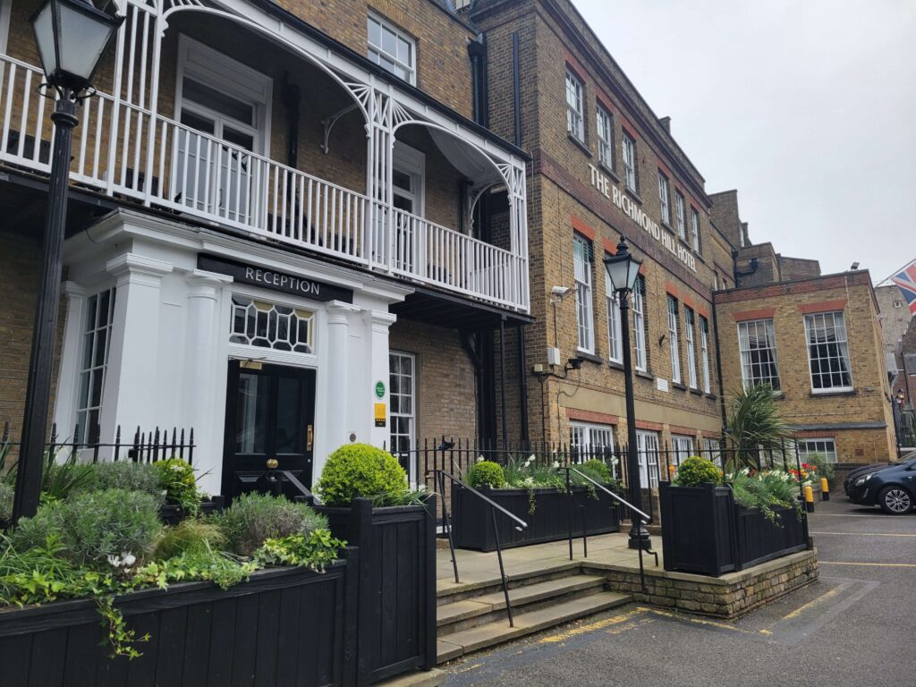 Is London worth visiting as a tourist? Richmond Hill Hotel