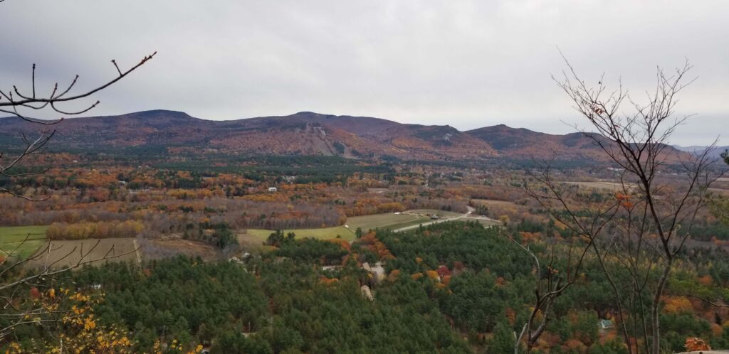 Travel Guide to White Mountains of New Hampshire: Cathedral Ledge