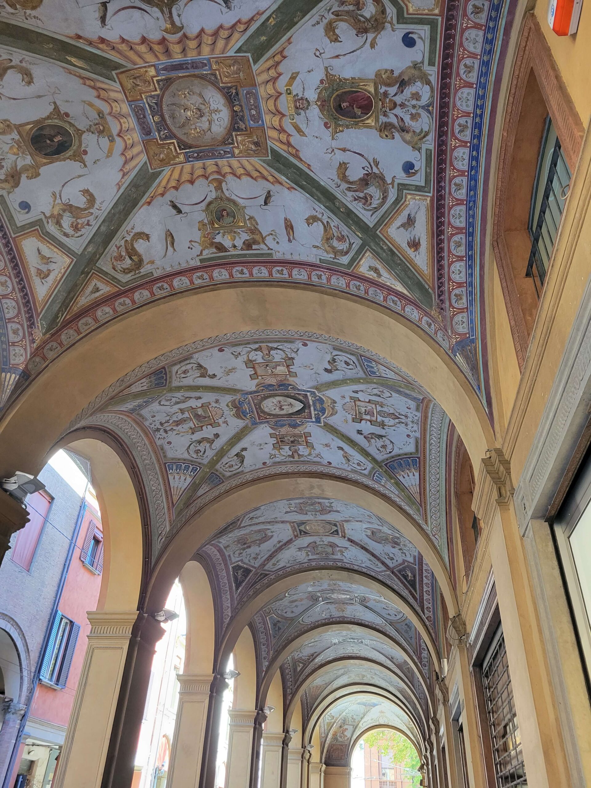 Best things to do in Bologna, Italy: Look at the porticos